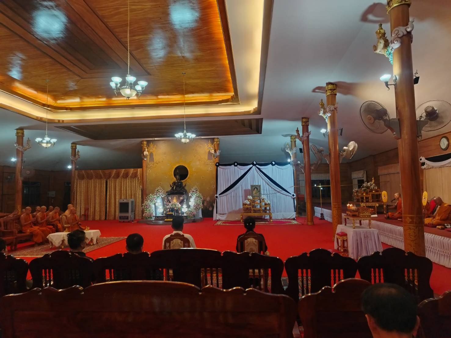 จังหวัดตราด จัดพิธีบำเพ็ญกุศลสวดพระอภิธรรม เพื่ออุทิศถวายพระราชกุศลแด่สมเด็จพระนางเจ้าสิริกิติ์ พระบรมราชินีนาถ พระบรมราชชนนีพันปีหลวง