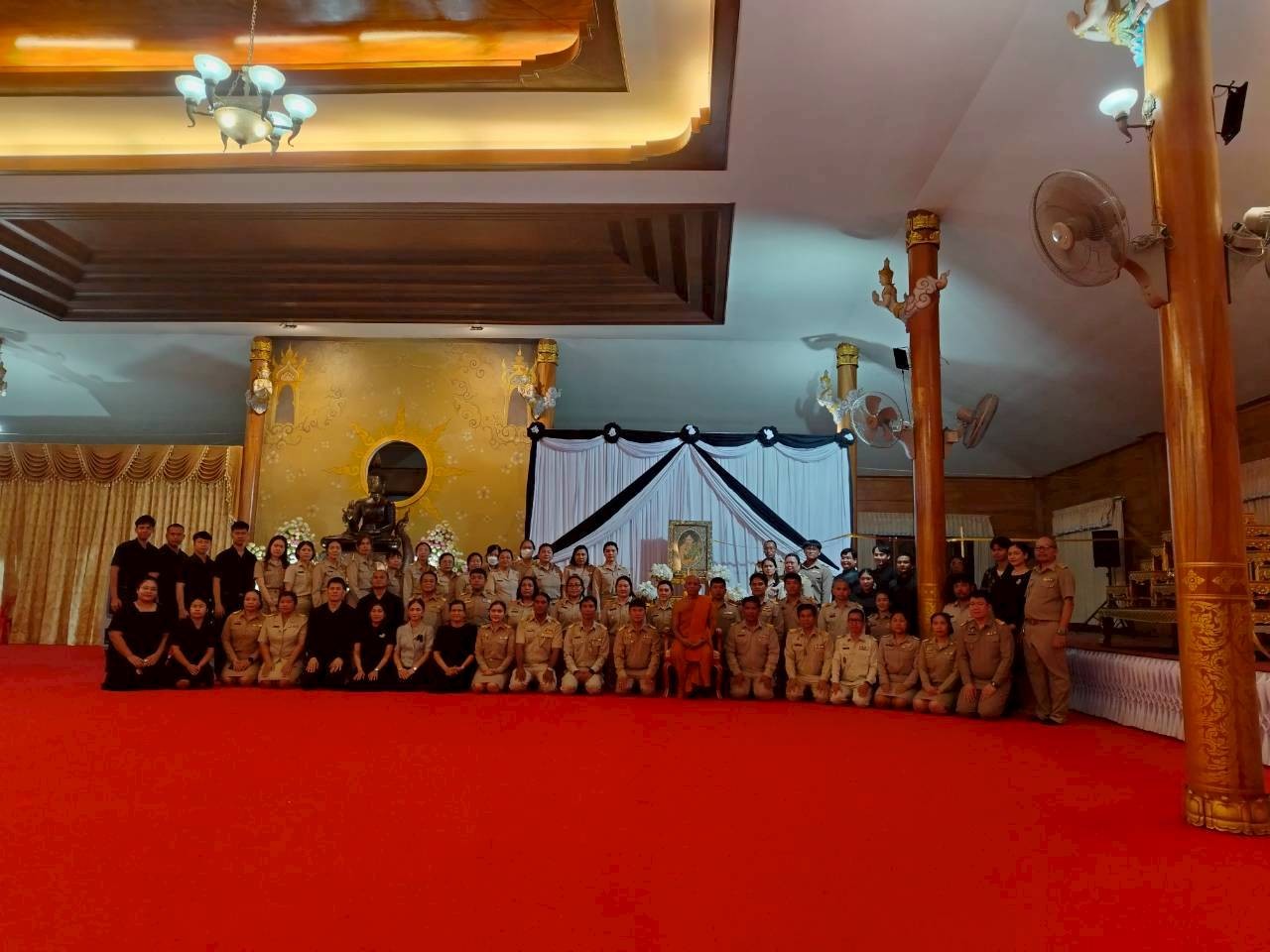 จังหวัดตราด จัดพิธีบำเพ็ญกุศลสวดพระอภิธรรม &nbsp;เพื่ออุทิศถวายพระราชกุศลแด่สมเด็จพระนางเจ้าสิริกิติ์ พระบรมราชินีนาถพระบรมราชชนนีพันปีหลวง