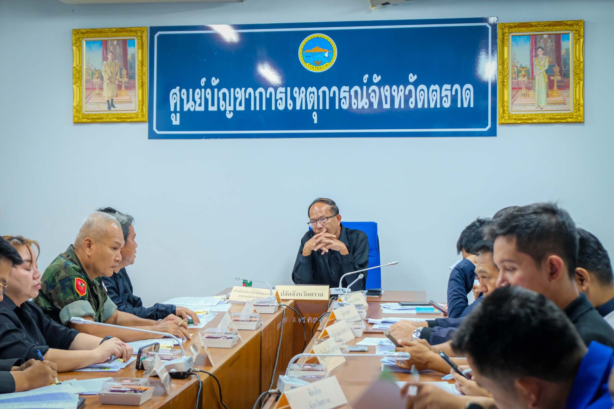 คณะกรรมการป้องกันหรือยับยั้งภัยพิบัติกรณีฉุกเฉิน กรณีภัยแล้ง จังหวัดตราด ร่วมกันพิจารณาการขอรับงบประมาณป้องกันและยับยั้งปัญหาภัยแล้ง ของอำเภอเมืองตราด และอำเภอเขาสมิง